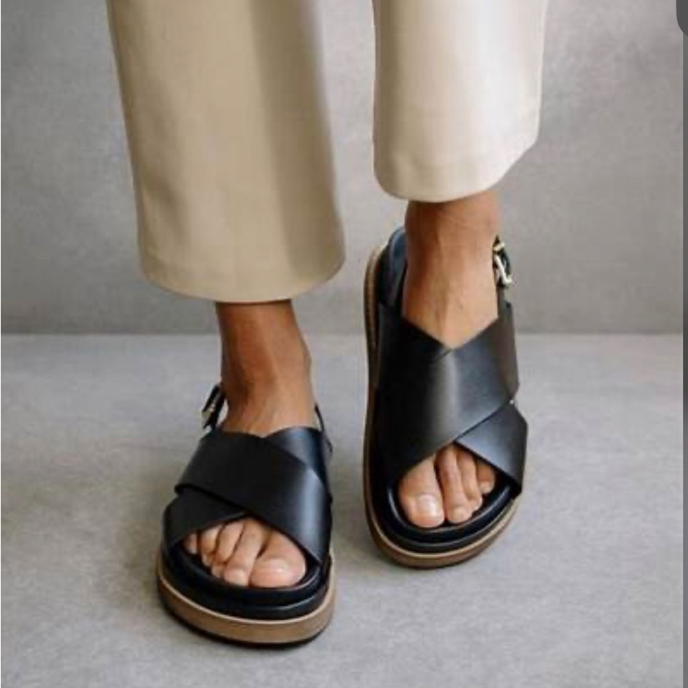 Alohas Black leather marshmallow sandals